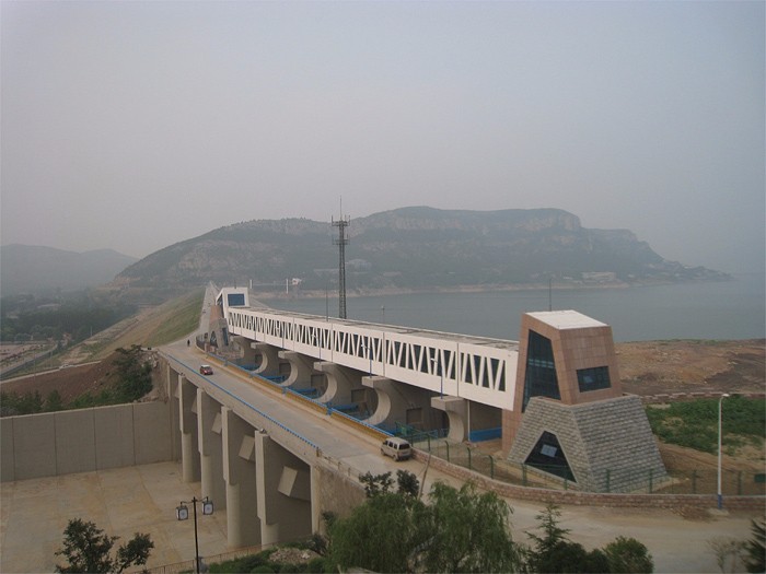 臥虎山水庫交通橋